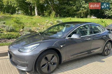Седан Tesla Model 3 2019 в 
