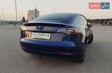 Седан Tesla Model 3 2021 в 