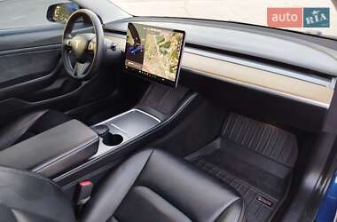 Седан Tesla Model 3 2021 в 