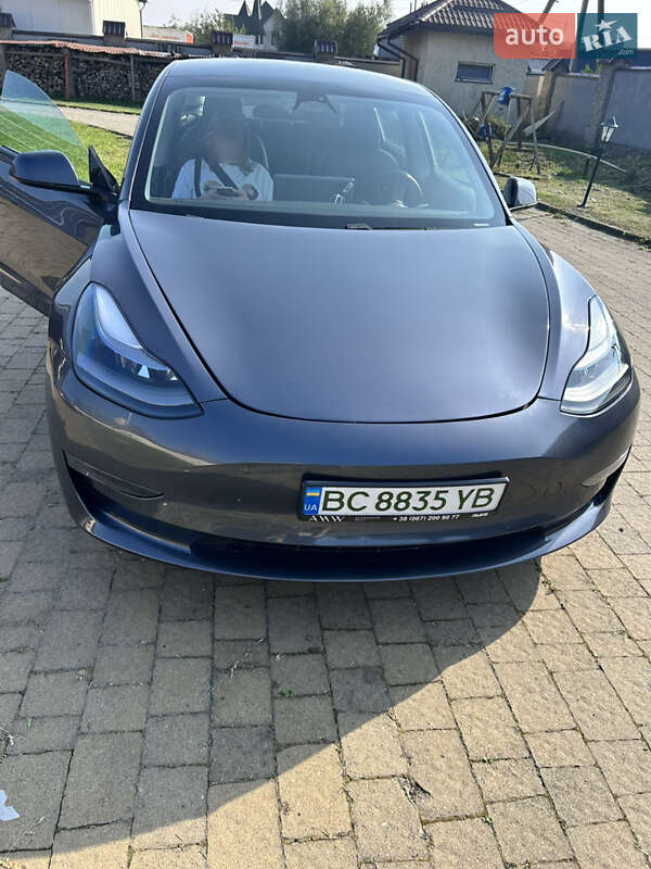 Седан Tesla Model 3 2021 в 