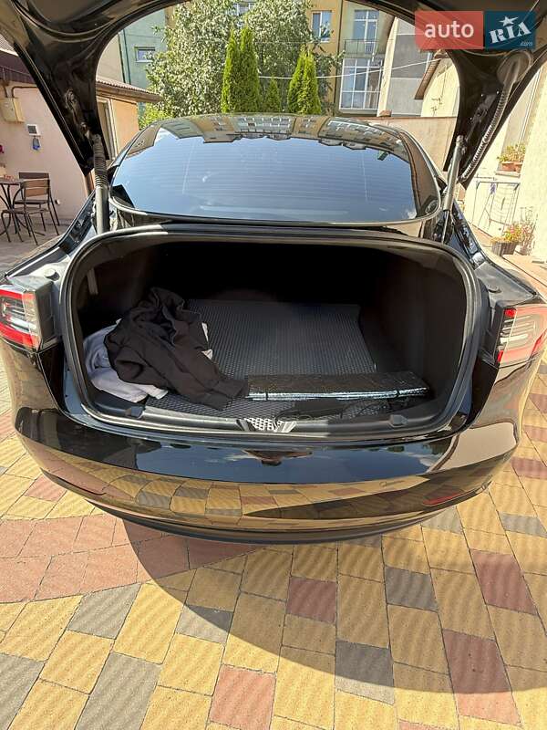 Седан Tesla Model 3 2022 в Тернополе