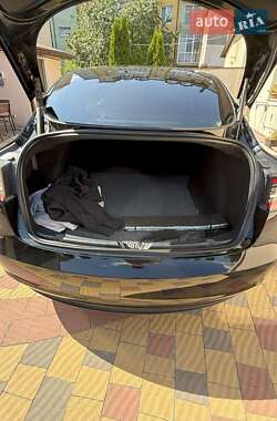 Седан Tesla Model 3 2022 в 