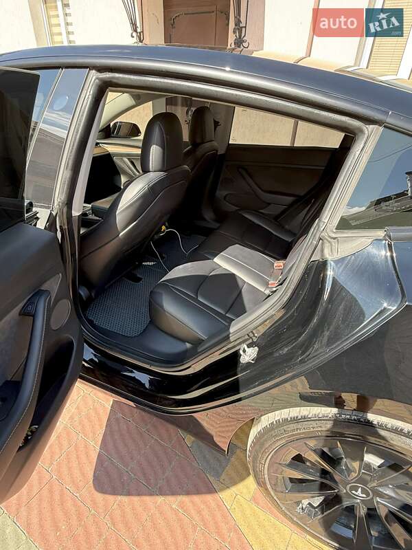 Седан Tesla Model 3 2022 в Тернополе