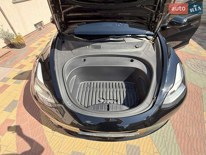 Седан Tesla Model 3 2022 в Тернополе