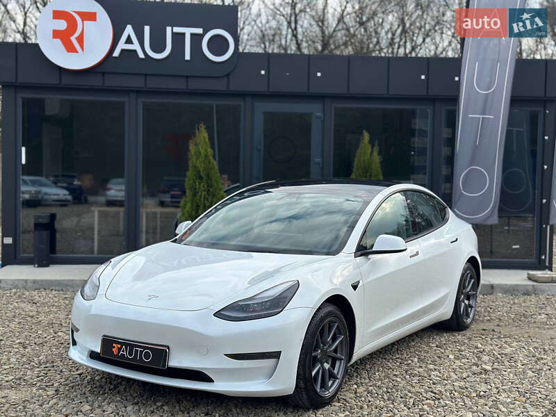 Седан Tesla Model 3 2022 в Львове