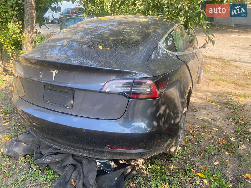 Седан Tesla Model 3 2020 в 