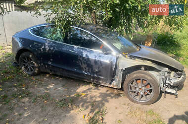Седан Tesla Model 3 2020 в 