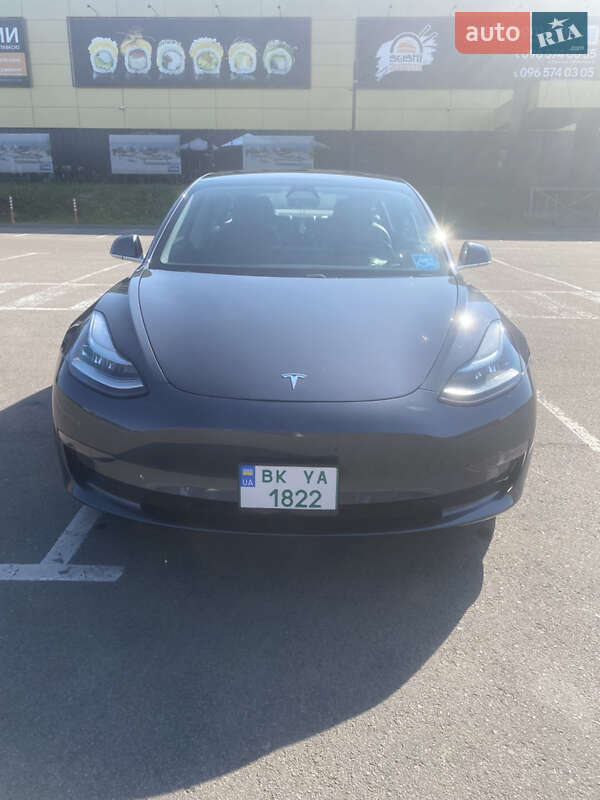 Седан Tesla Model 3 2018 в Рівному