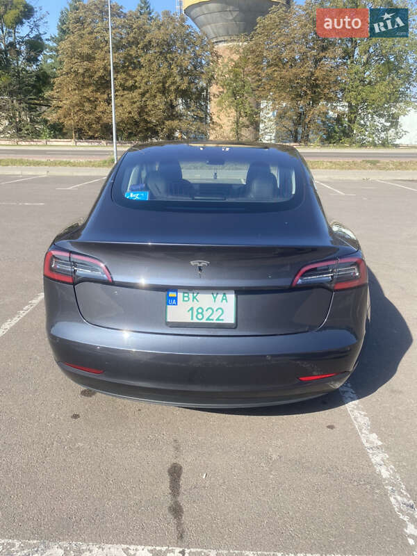 Седан Tesla Model 3 2018 в Рівному
