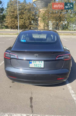 Седан Tesla Model 3 2018 в 