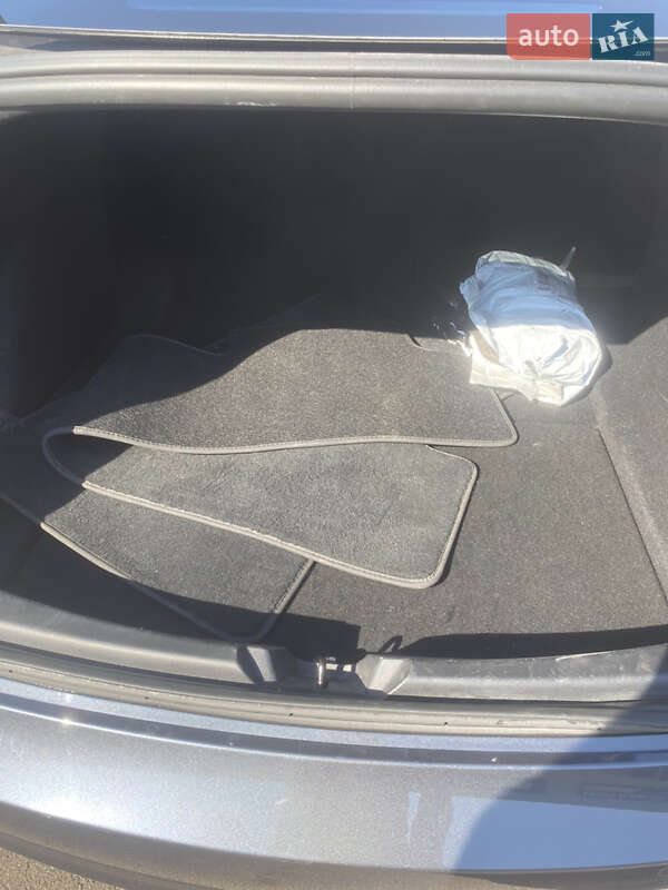 Седан Tesla Model 3 2018 в Рівному