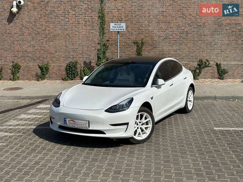 Седан Tesla Model 3 2019 в 