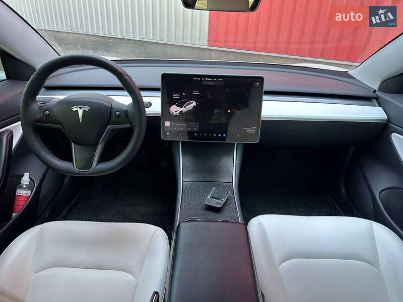 Седан Tesla Model 3 2019 в Одессе