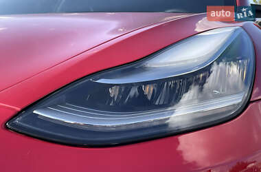 Седан Tesla Model 3 2020 в 