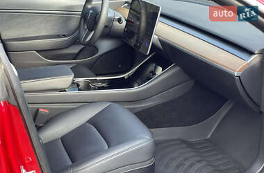Седан Tesla Model 3 2020 в 