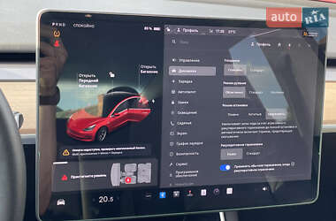 Седан Tesla Model 3 2020 в 
