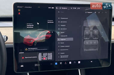 Седан Tesla Model 3 2020 в 
