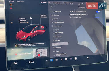 Седан Tesla Model 3 2020 в 
