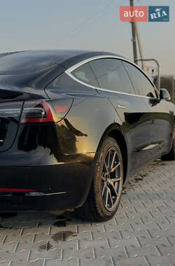 Седан Tesla Model 3 2020 в 