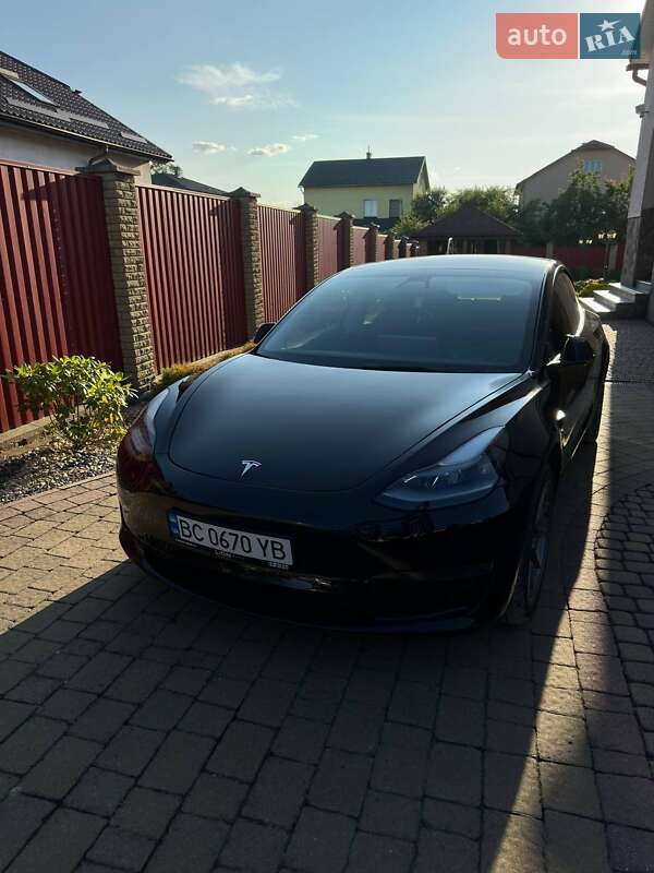 Седан Tesla Model 3 2021 в 
