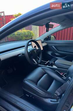Седан Tesla Model 3 2021 в 