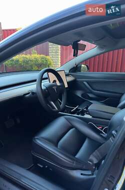 Седан Tesla Model 3 2021 в 