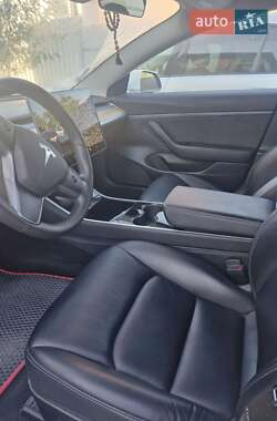 Седан Tesla Model 3 2020 в 