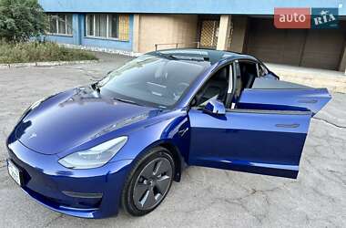 Седан Tesla Model 3 2022 в 