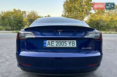 Седан Tesla Model 3 2022 в 