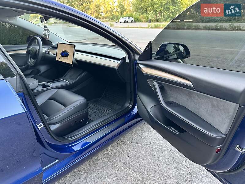 Седан Tesla Model 3 2022 в Днепре