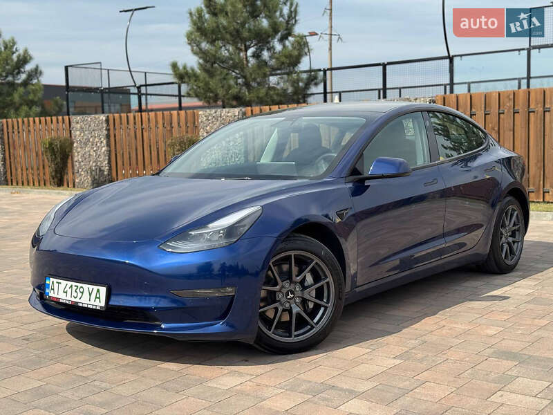 Седан Tesla Model 3 2021 в Івано-Франківську