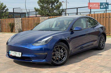 Седан Tesla Model 3 2021 в 