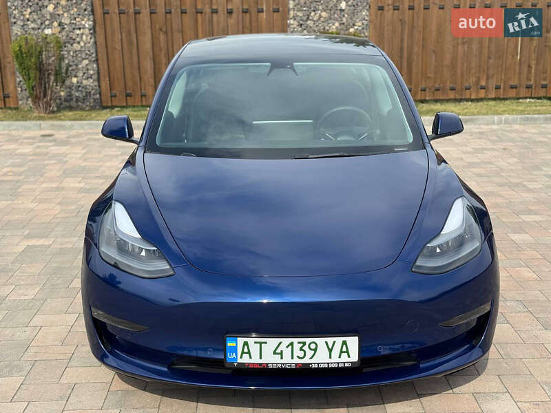 Седан Tesla Model 3 2021 в Івано-Франківську