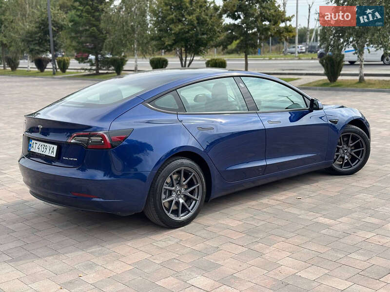Седан Tesla Model 3 2021 в Івано-Франківську