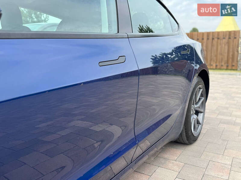 Седан Tesla Model 3 2021 в Івано-Франківську