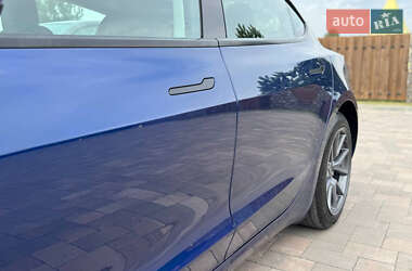 Седан Tesla Model 3 2021 в 