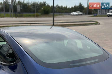 Седан Tesla Model 3 2021 в 