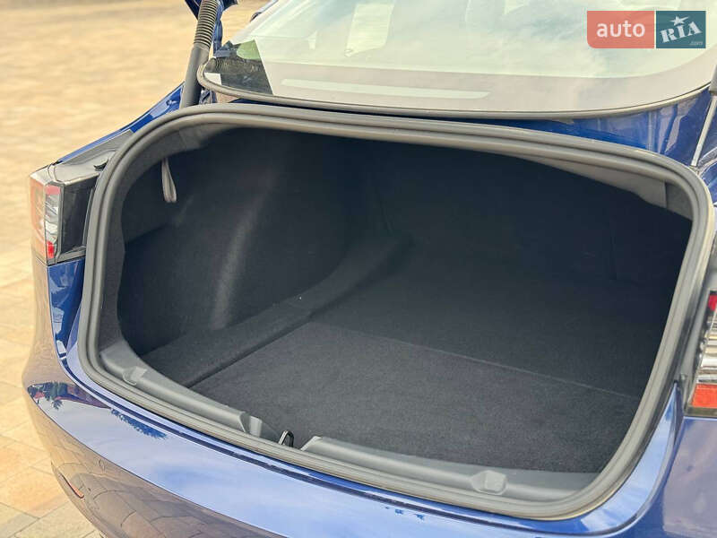 Седан Tesla Model 3 2021 в Івано-Франківську