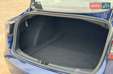Седан Tesla Model 3 2021 в 
