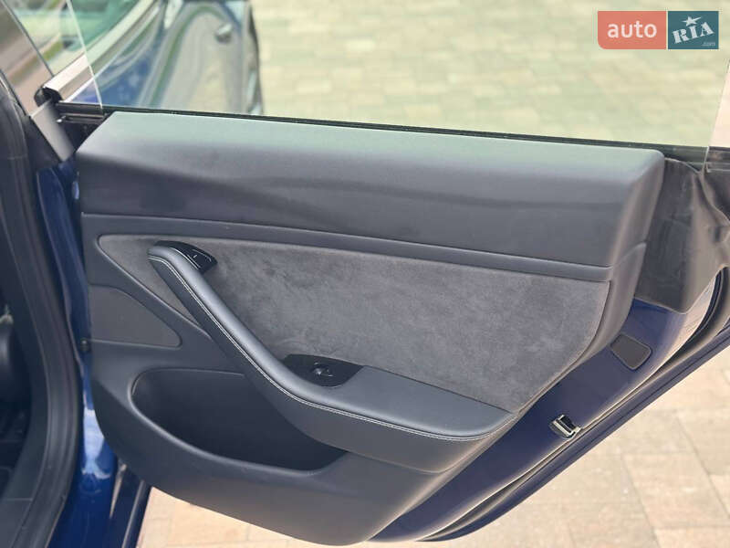 Седан Tesla Model 3 2021 в Івано-Франківську