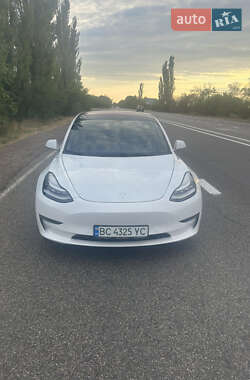 Седан Tesla Model 3 2018 в Николаеве