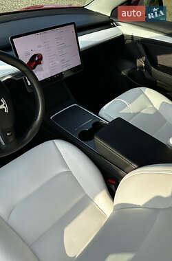 Седан Tesla Model 3 2022 в 