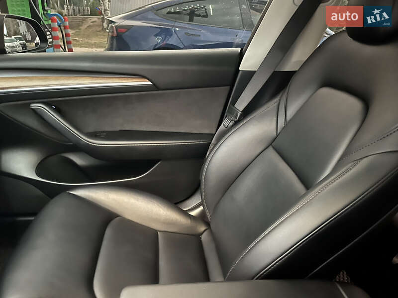 Седан Tesla Model 3 2022 в Днепре
