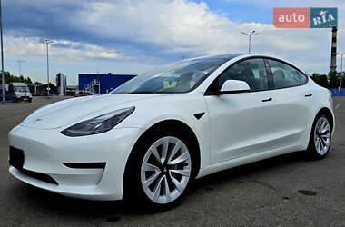 Седан Tesla Model 3 2022 в 