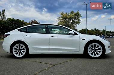 Седан Tesla Model 3 2022 в 
