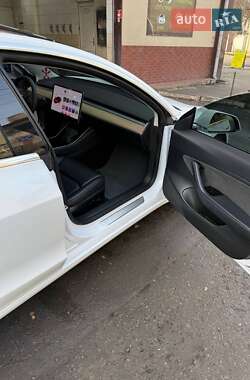 Седан Tesla Model 3 2020 в 