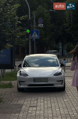 Седан Tesla Model 3 2022 в 