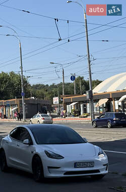 Седан Tesla Model 3 2022 в 