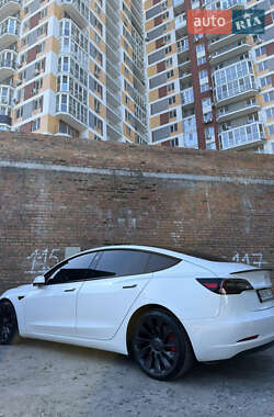 Седан Tesla Model 3 2022 в 