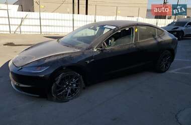 Седан Tesla Model 3 2025 в 